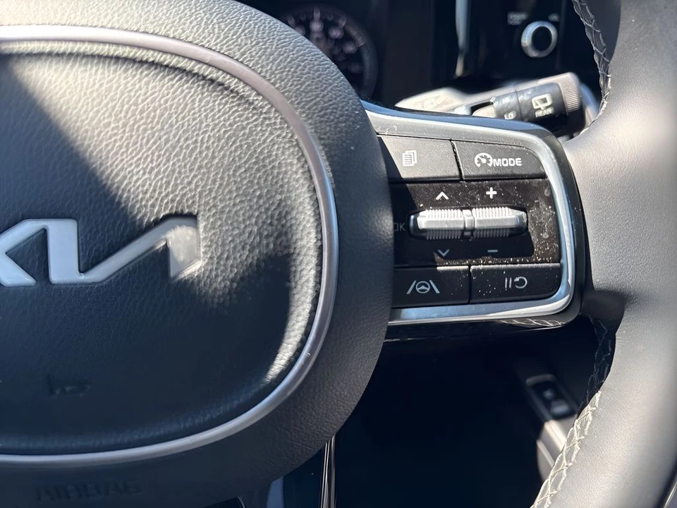 2023 Kia Sorento - Image 16 of 21