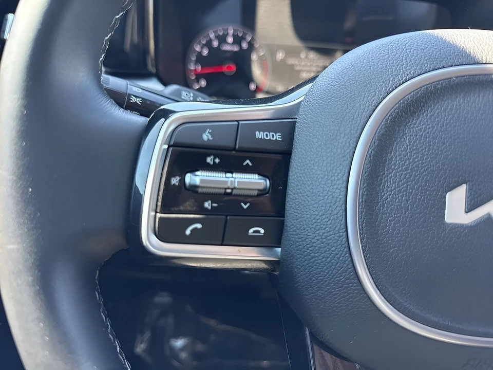 2023 Kia Sorento - Image 15 of 21