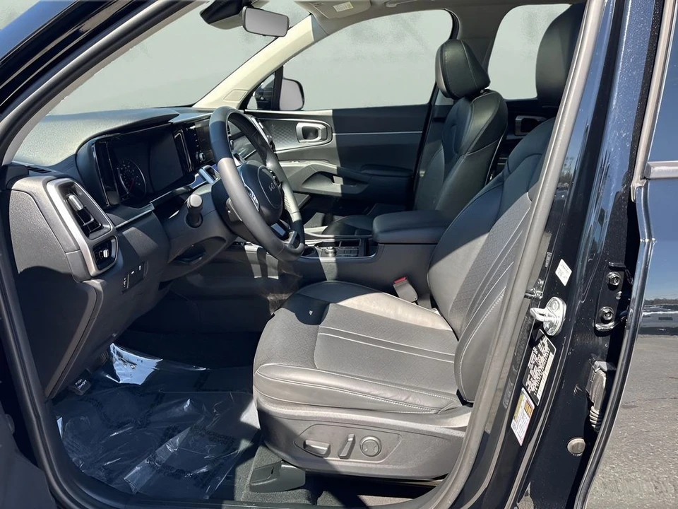 2023 Kia Sorento - Image 9 of 21