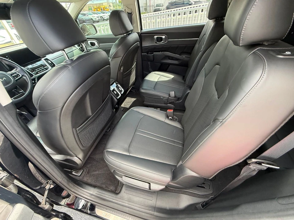 2023 Kia Sorento - Image 9 of 12