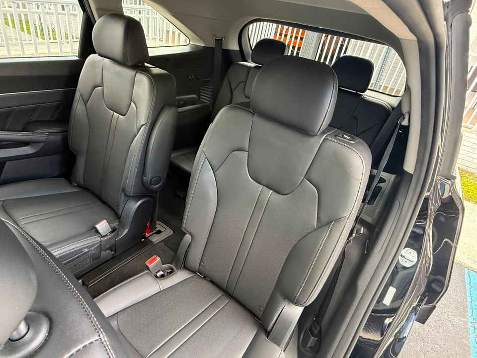 2023 Kia Sorento - Image 4 of 12