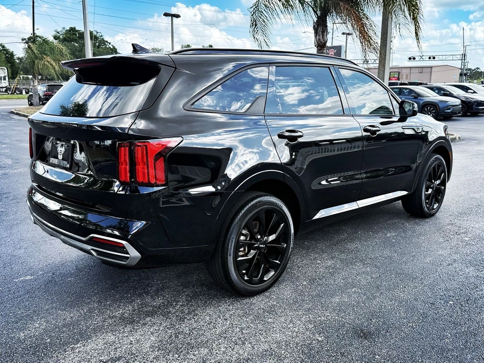 2023 Kia Sorento - Image 5 of 12