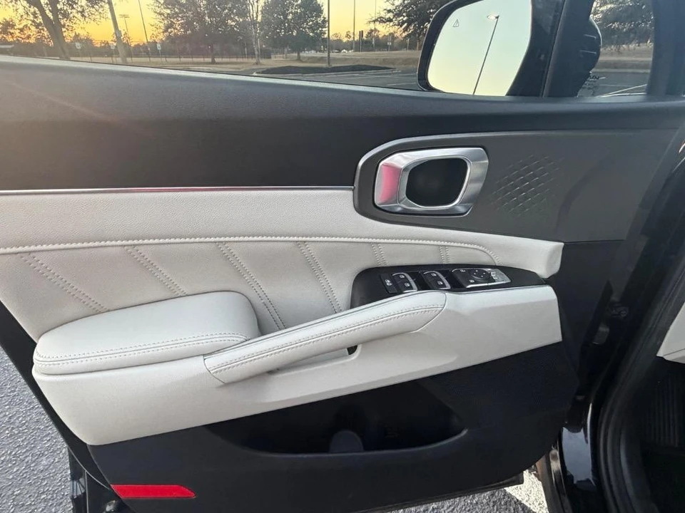 2023 Kia Sorento - Image 5 of 21