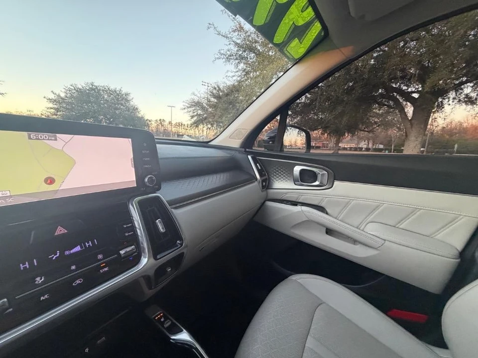 2023 Kia Sorento - Image 19 of 21