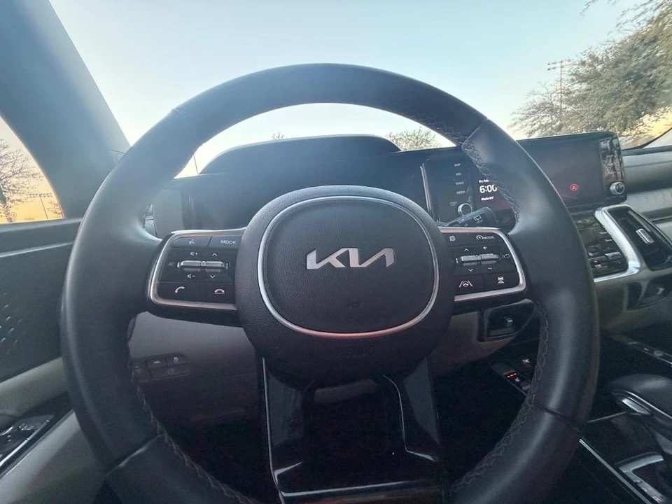 2023 Kia Sorento - Image 11 of 21
