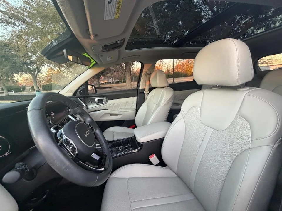 2023 Kia Sorento - Image 7 of 21