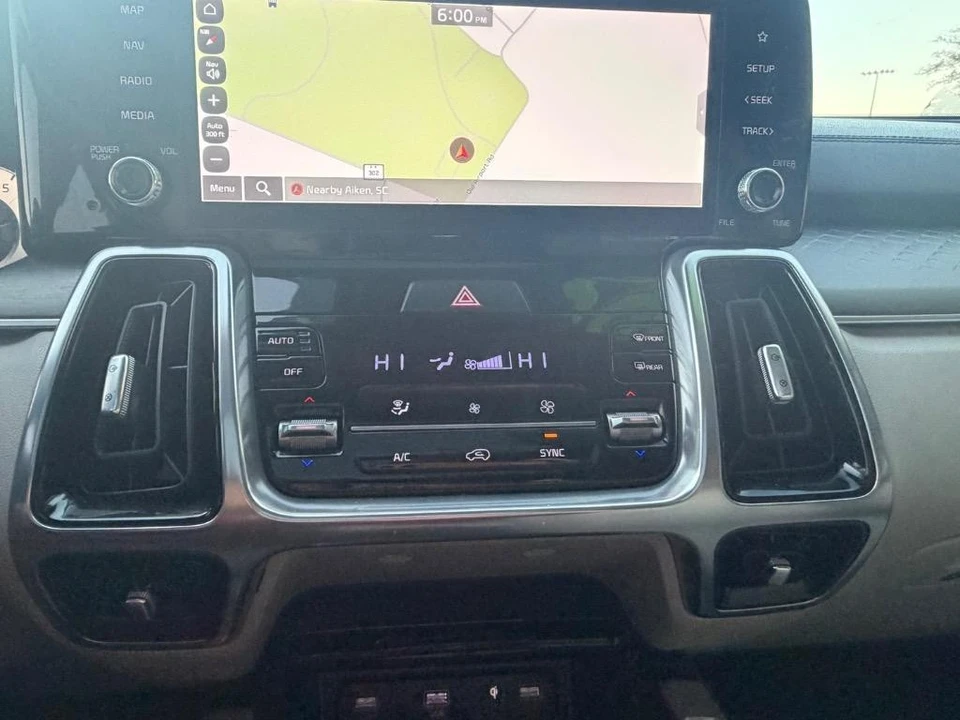2023 Kia Sorento - Image 15 of 21