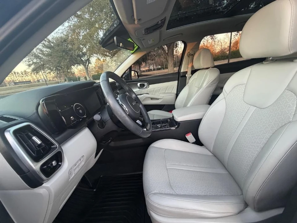 2023 Kia Sorento - Image 6 of 21