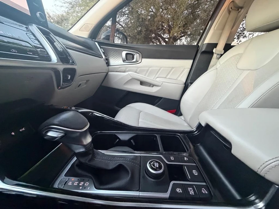 2023 Kia Sorento - Image 18 of 21