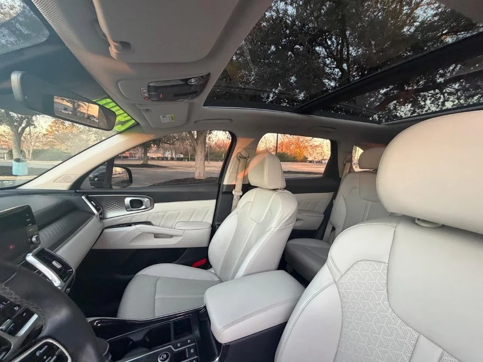 2023 Kia Sorento - Image 9 of 21
