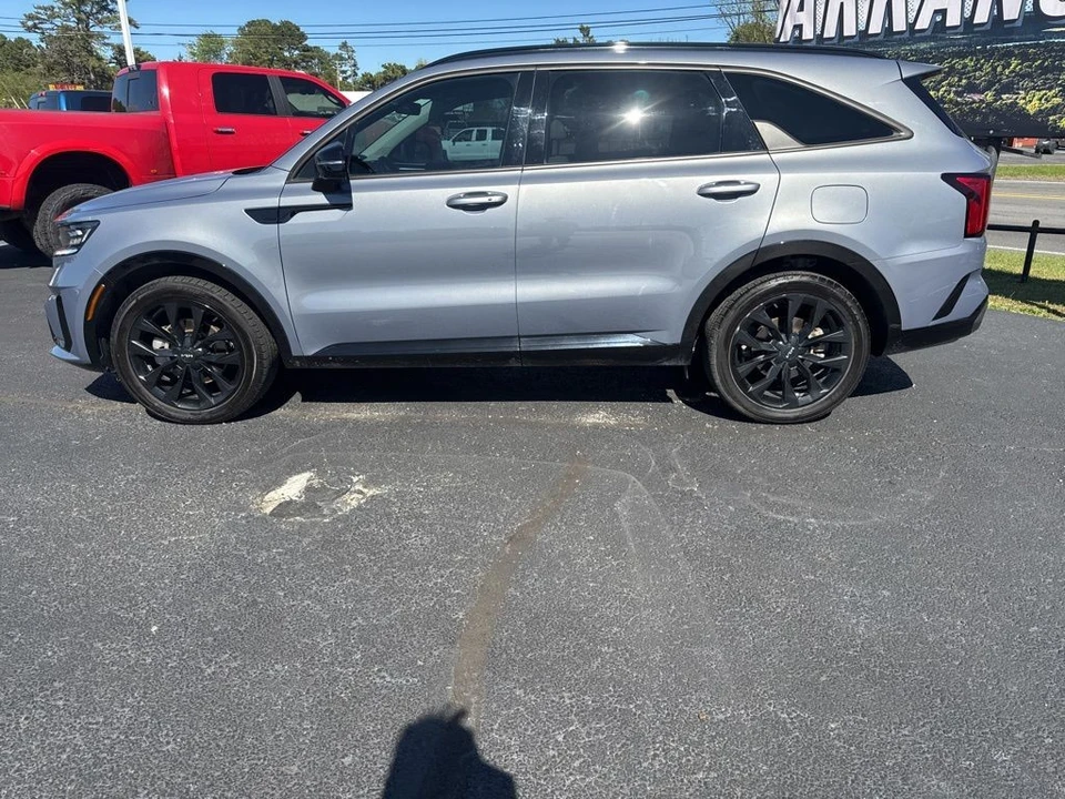 2023 Kia Sorento - Image 8 of 21