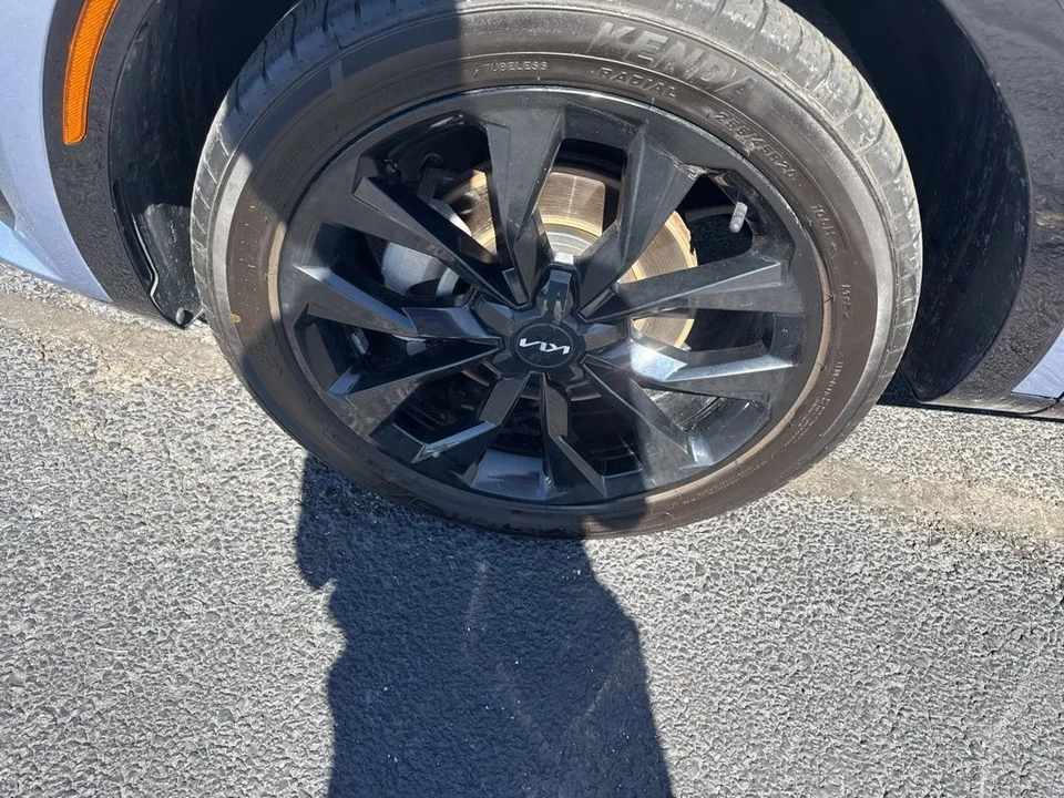 2023 Kia Sorento - Image 9 of 21
