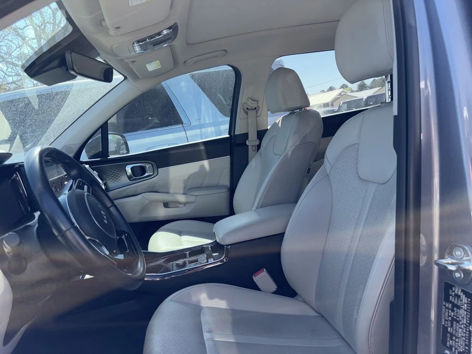 2023 Kia Sorento - Image 2 of 4