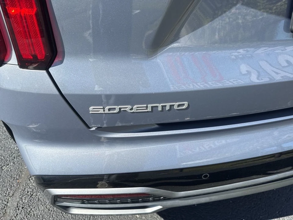 2023 Kia Sorento - Image 10 of 21