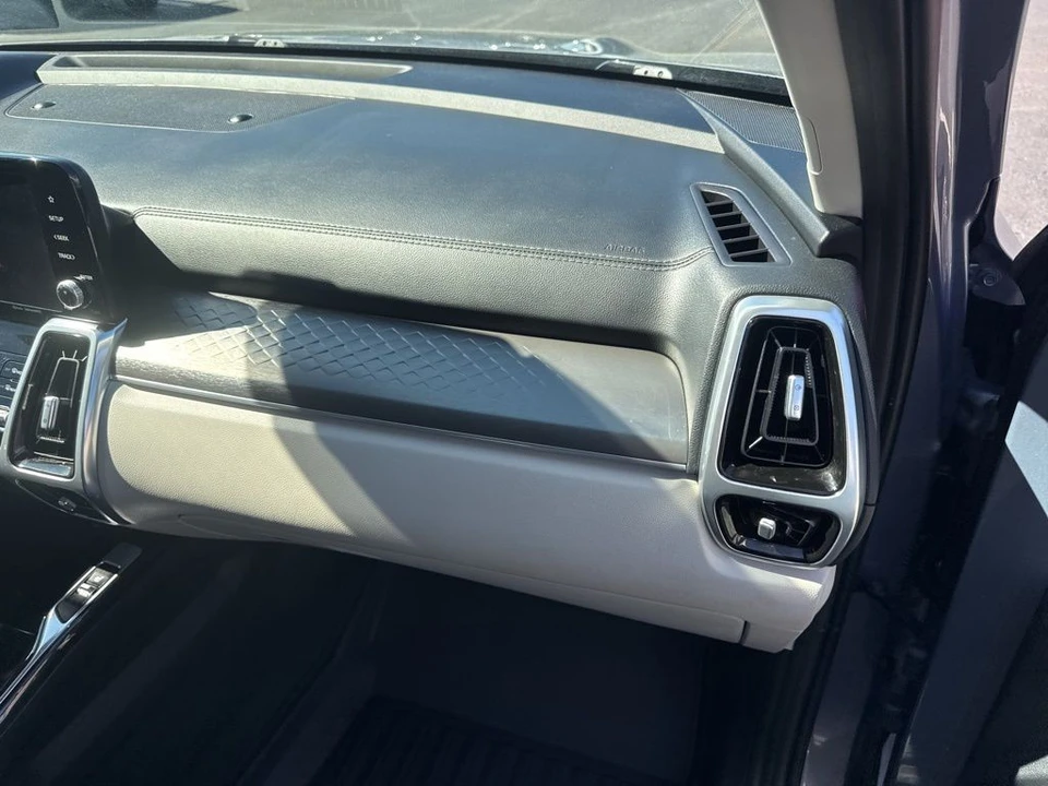 2023 Kia Sorento - Image 15 of 21