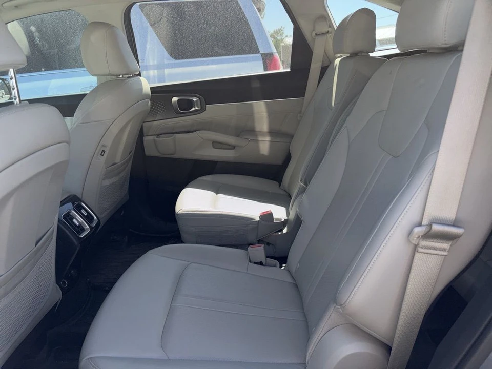 2023 Kia Sorento - Image 3 of 4