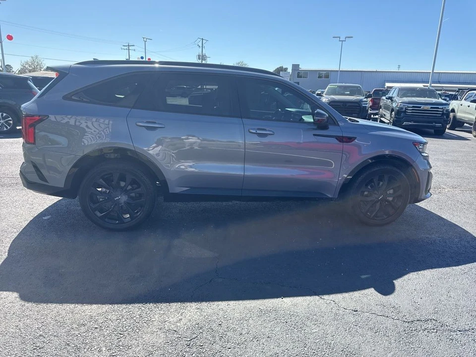 2023 Kia Sorento - Image 4 of 21
