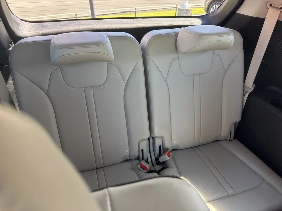 2023 Kia Sorento - Image 13 of 21