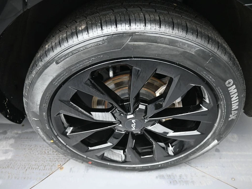 2023 Kia Sorento - Image 15 of 21