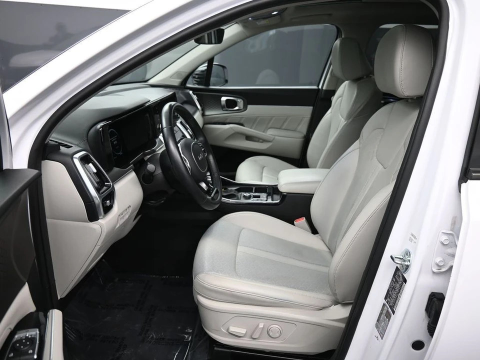 2023 Kia Sorento - Image 19 of 21