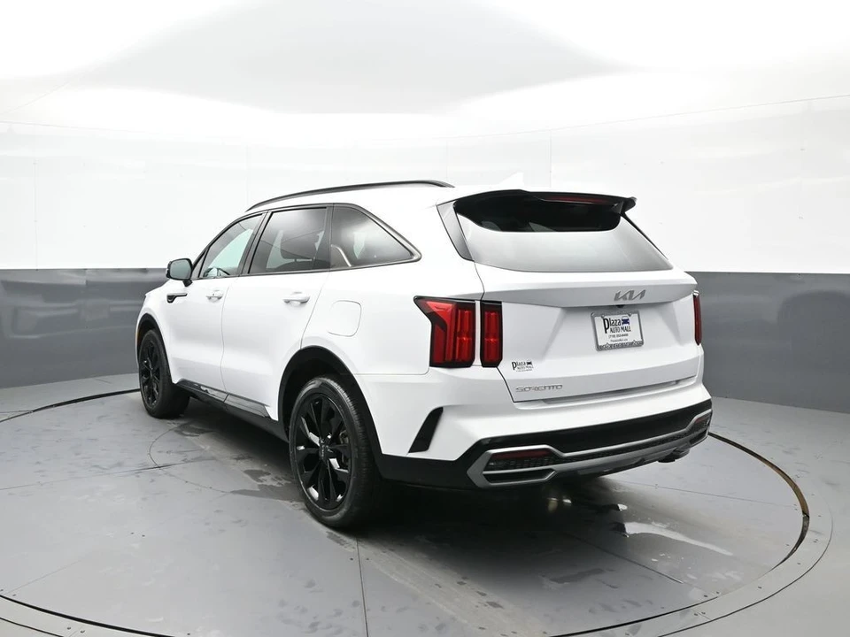 2023 Kia Sorento - Image 8 of 21