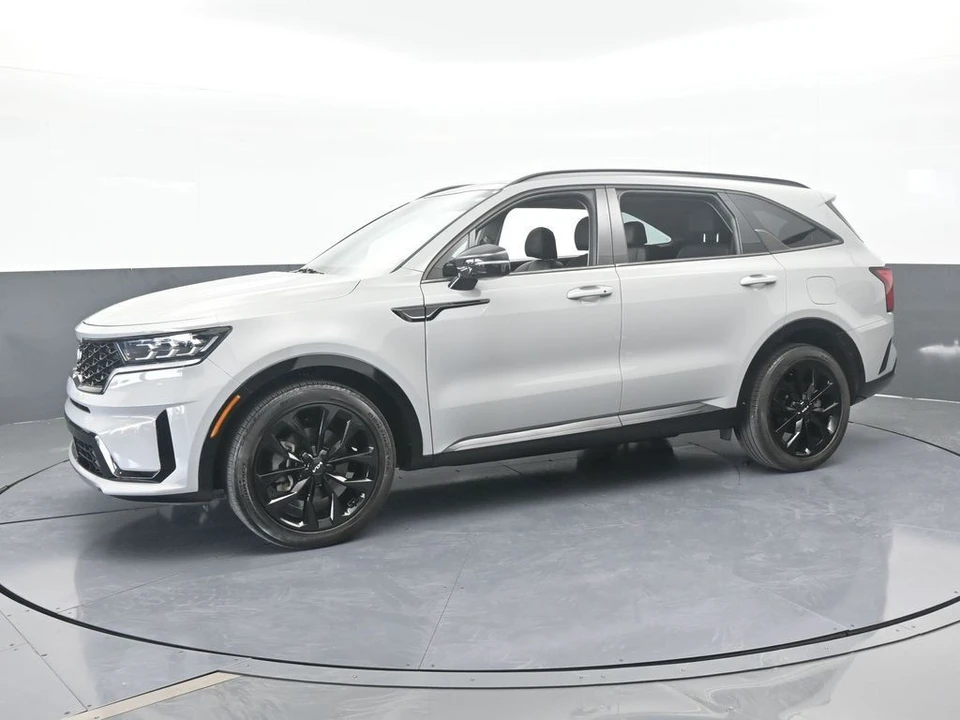 2023 Kia Sorento - Image 2 of 12