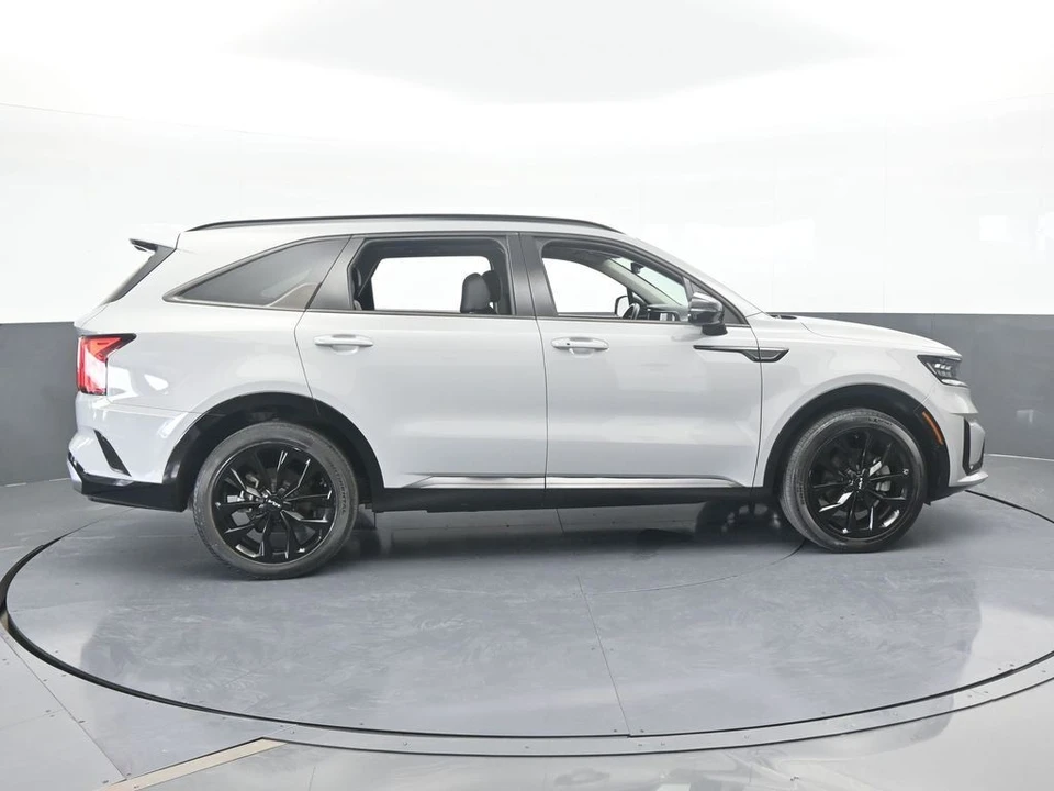 2023 Kia Sorento - Image 7 of 12