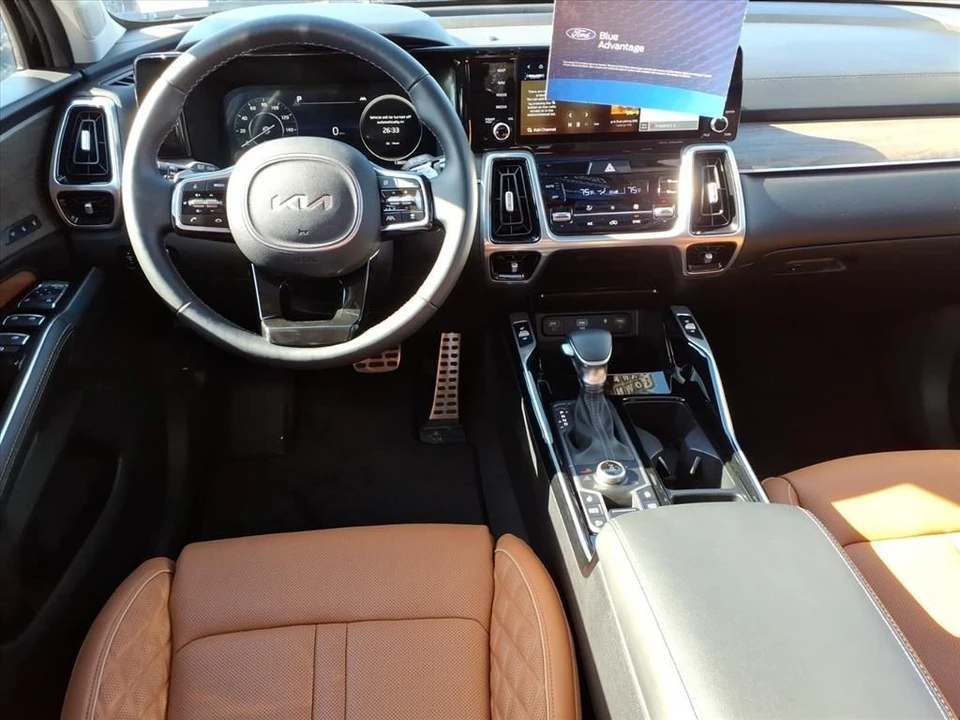 2023 Kia Sorento - Image 9 of 21
