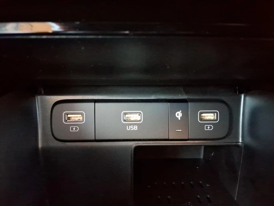 2023 Kia Sorento - Image 13 of 21