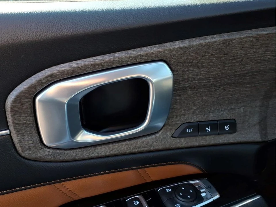 2023 Kia Sorento - Image 16 of 21