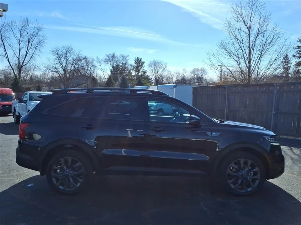 2023 Kia Sorento - Image 8 of 21