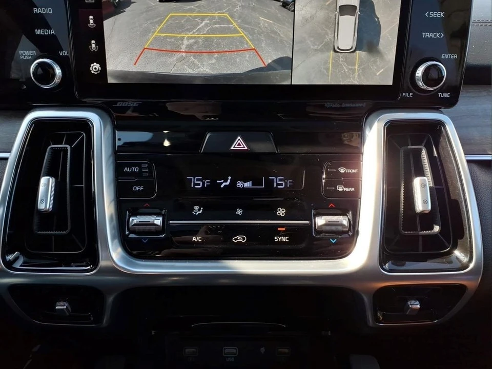 2023 Kia Sorento - Image 11 of 21