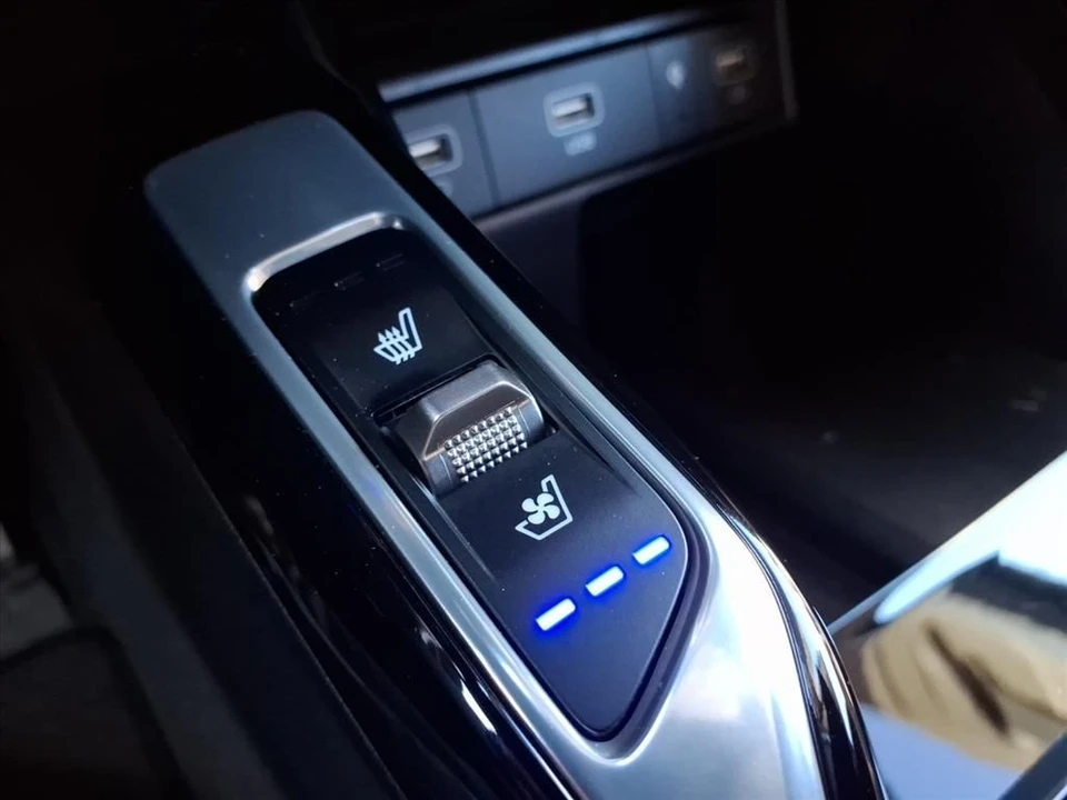 2023 Kia Sorento - Image 14 of 21