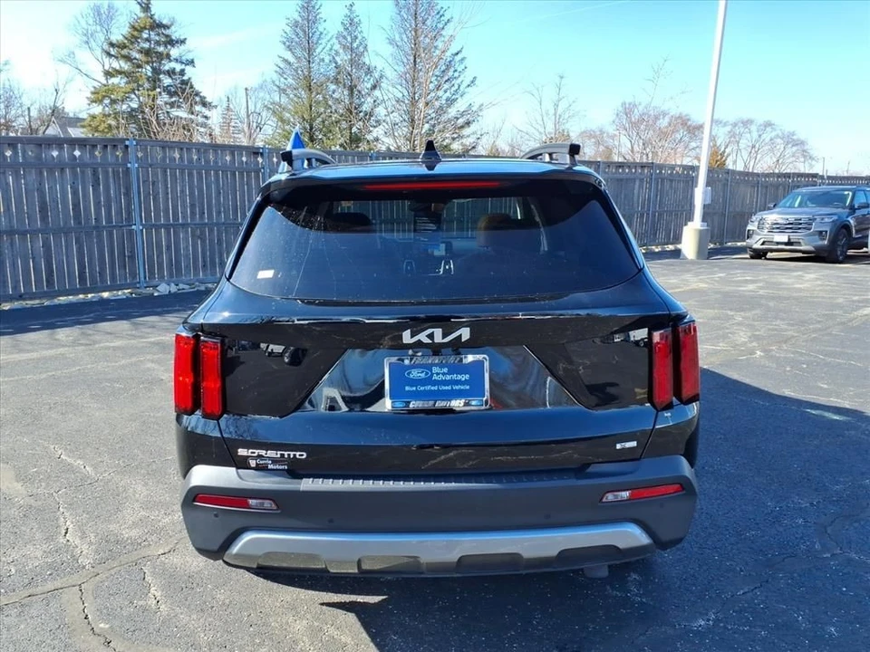 2023 Kia Sorento - Image 6 of 21