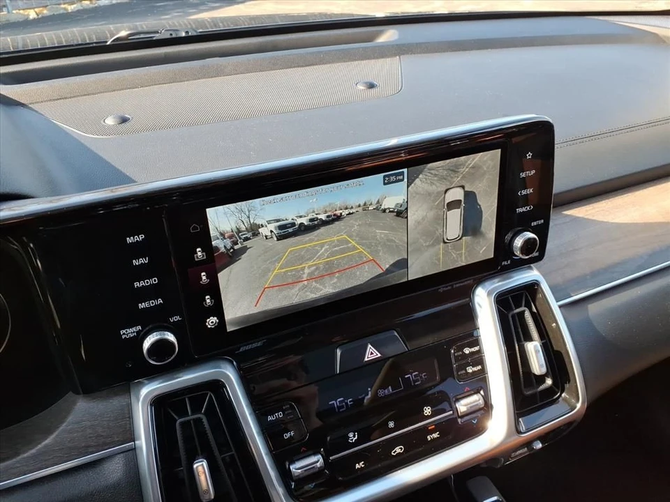 2023 Kia Sorento - Image 11 of 21