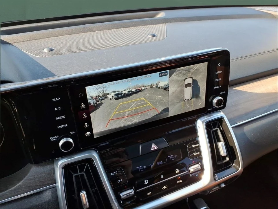 2023 Kia Sorento - Image 10 of 21