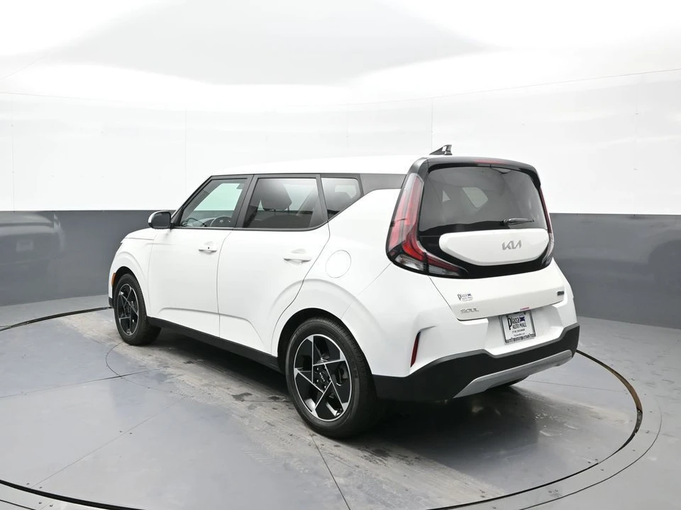 2023 Kia Soul - Image 8 of 12