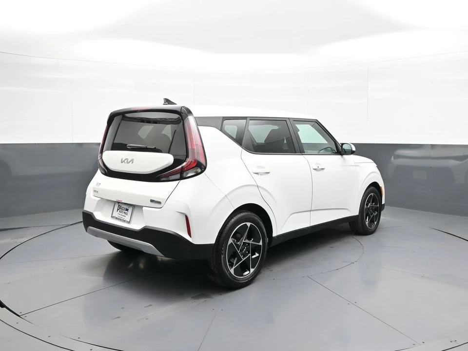 2023 Kia Soul - Image 6 of 12