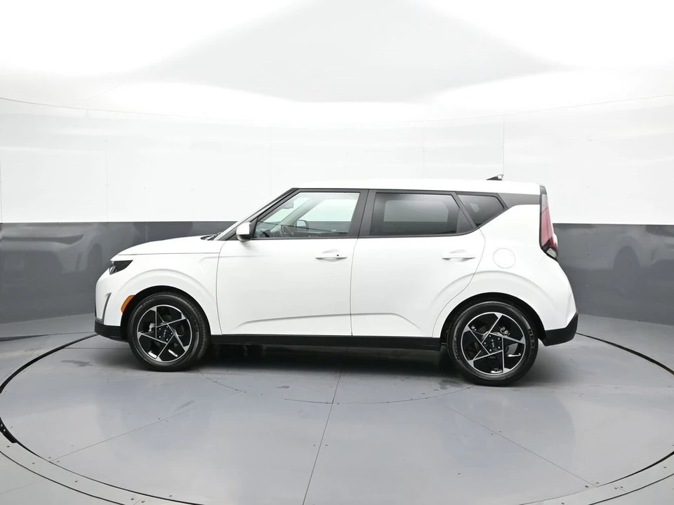 2023 Kia Soul - Image 9 of 12