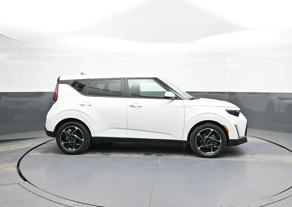 2023 Kia Soul - Image 5 of 12
