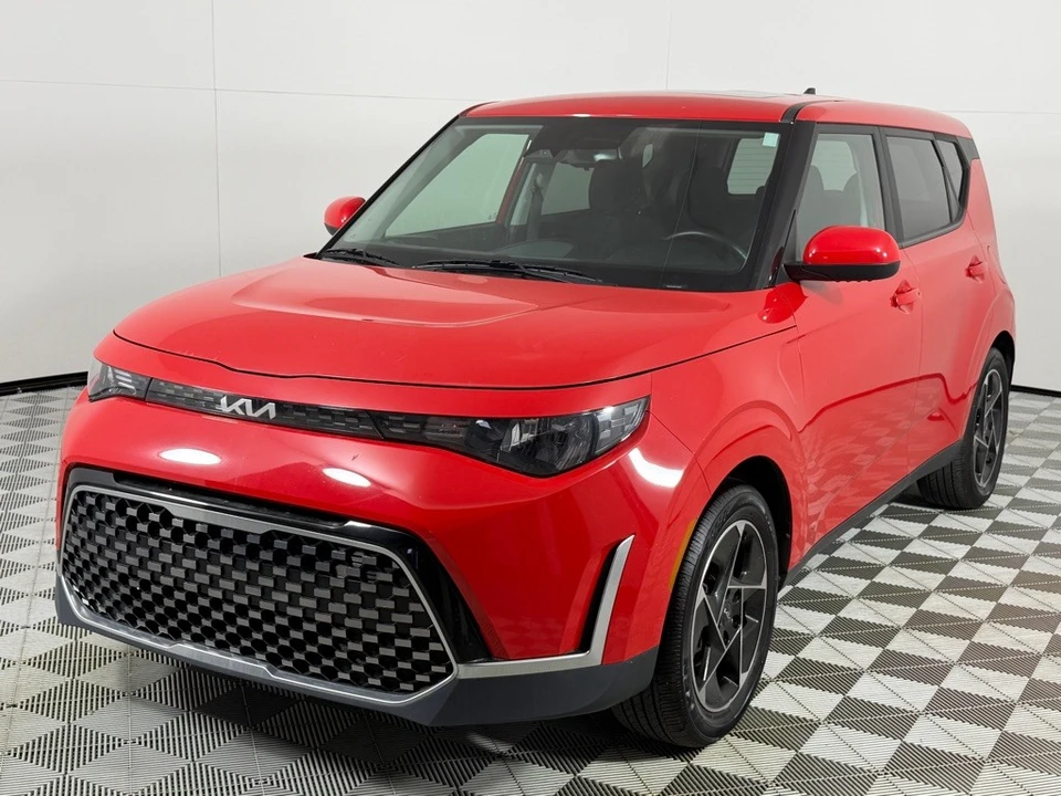 2023 Kia Soul - Image 10 of 21
