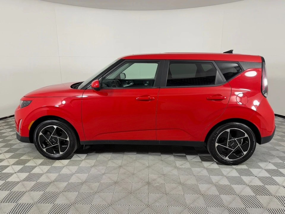 2023 Kia Soul - Image 8 of 21