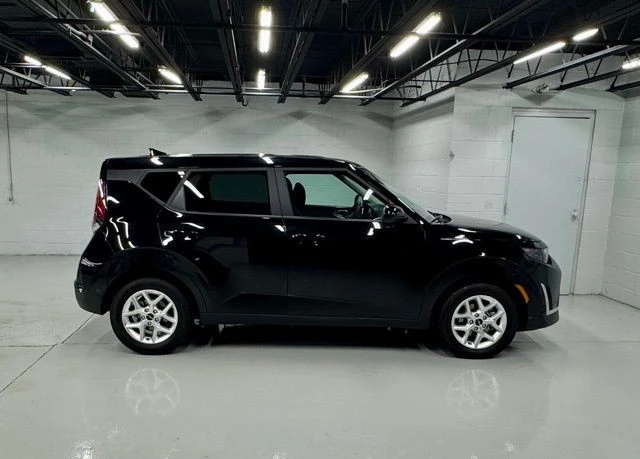 2023 Kia Soul - Image 2 of 12