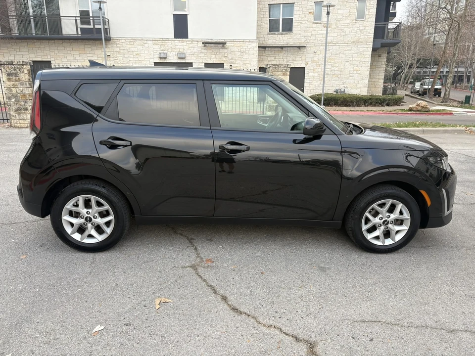 2023 Kia Soul - Image 10 of 21