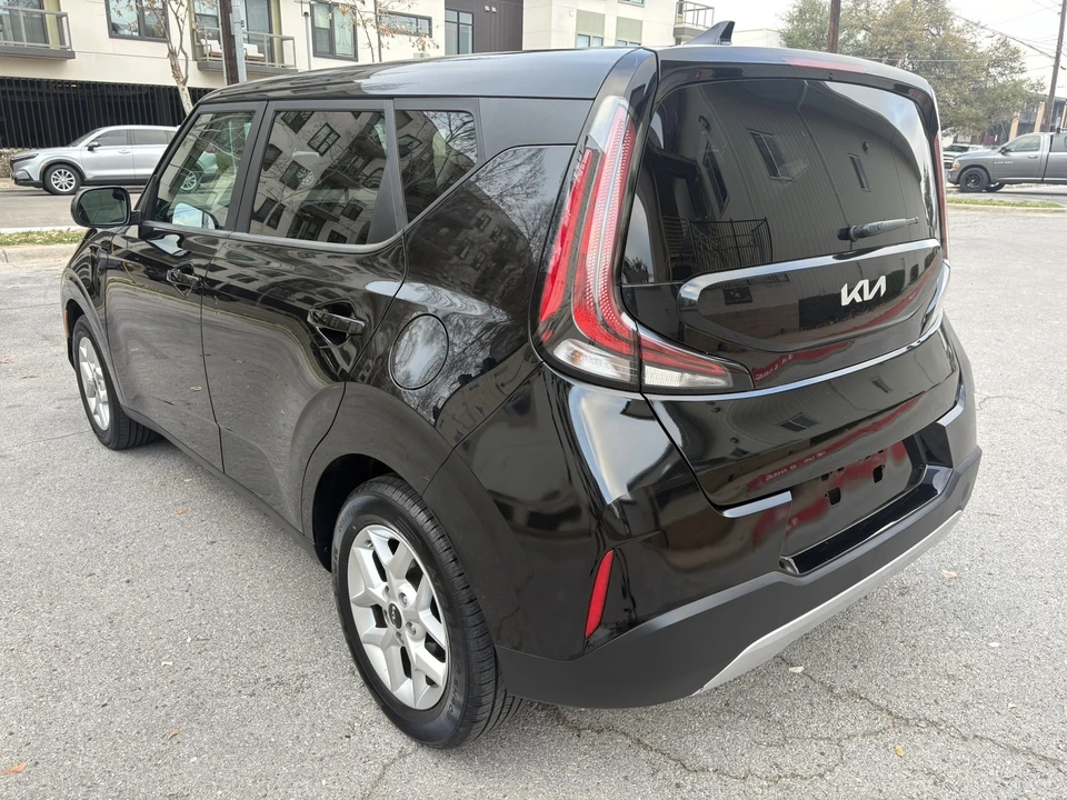 2023 Kia Soul - Image 5 of 21