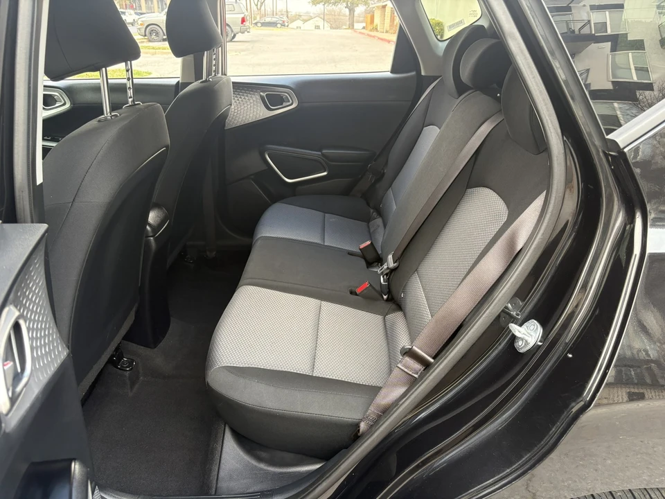 2023 Kia Soul - Image 17 of 21