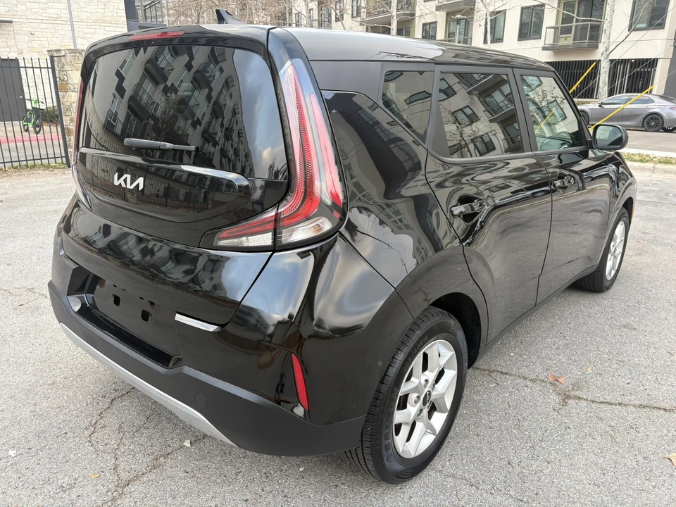2023 Kia Soul - Image 9 of 21
