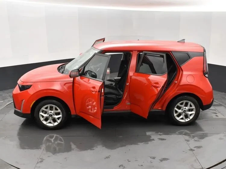 2023 Kia Soul - Image 7 of 12