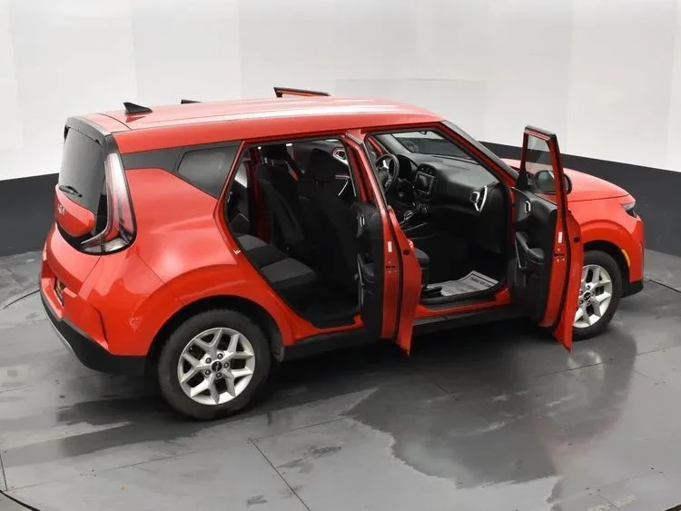 2023 Kia Soul - Image 6 of 12