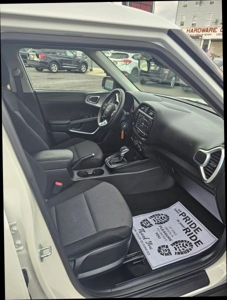 2023 Kia Soul - Image 8 of 12